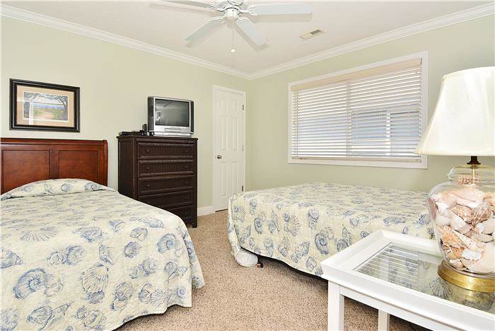 Bedroom 3 with queen and single bed