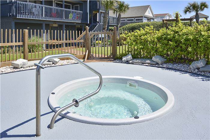 Community hot tub and jacuzzi
