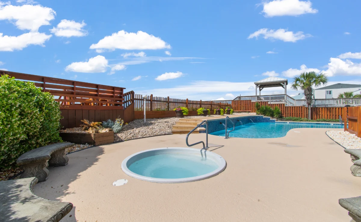 Pool and hot tub with gazebo